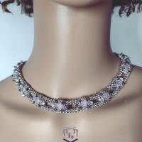 Wunderschönes  Collier, handgefertigt mit hochwertigen Perlen in rosa, silber, weiß, grau metallic, viktorianischer Stil Bild 10