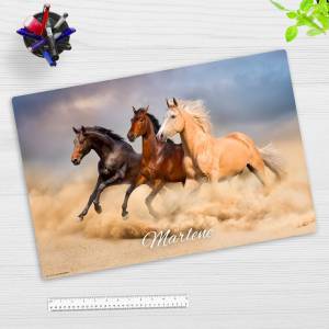 Schreibtischunterlage – Drei Pferde mit Wunschnamen – 60 x 40 cm – Schreibunterlage Kinder aus Premium Vinyl – Made in G Bild 1