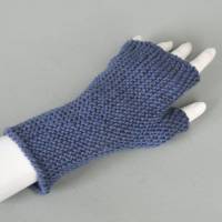 Armstulpen mit Daumen fingerlose Handschuhe handgestrickt Wolle Bild 5