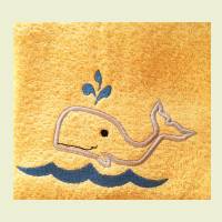 kleines Kinder-Handtuch,Gäste-Handtuch mit einem Wal bestickt, Größe ca. 30 x 50 cm Bild 1