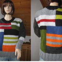 Ausgefallener Pullover, gestrickt im mehrfarbigen Patchwork-Style + Loop-Schal Bild 3
