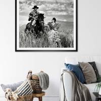 Kunstdruck Junge Frau, Gaucho und Pferd im Weizenfeld 1940 in Chile Landschaft schwarz-weiss Fotografie  Vintage Bilder Bild 2