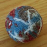 Filzball Wolle 4,8 cm waschbar handgemacht zum Spielen, Jonglieren, Handtraining, Entspannen Bild 1