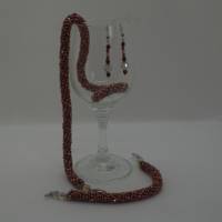 Schmuckset handgefädelt aus Kristallen in hellkupfer und Glasperlen in rose in Schlauchtechnik Bild 1