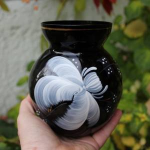 Vase Hyalithglas Schwarzglas Blumendekor Emaillefarben Handbemalt 50er Jahre DDR Bild 4