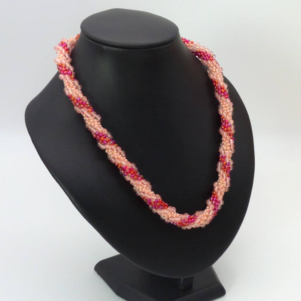 Häkelkette-rosa + rot-49 cm-gehäkelt-Glasperlenkette-Rocailles-Magnetverschluss-Collier-Häkelschmuck-Halskette Bild 1