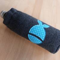 Fleece-Bezug, Flaschenhülle für Trinkflasche 0,5L, grau mit Fisch-Applikation, Biobaumwolle, Handarbeit Bild 3
