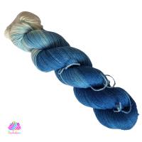Balance, handgefärbt, plastikfrei, 4fädig, 100 g Strang, Farbe: Blaubeer-Sahne-Bonbon Bild 1