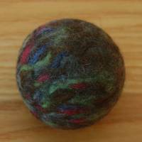 Filzball Wolle 5,4 cm waschbar handgemacht zum Spielen, Jonglieren, Handtraining, Entspannen Bild 1
