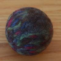 Filzball Wolle 5,4 cm waschbar handgemacht zum Spielen, Jonglieren, Handtraining, Entspannen Bild 2