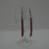 Quastenohrringe handgefädelt aus Glasperlen in rose und hellkupfer Bild 1