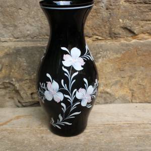 große Vase 29,5 cm Hyalithglas Schwarzglas Blumendekor Emaillefarben Handbemalt DDR Bild 2