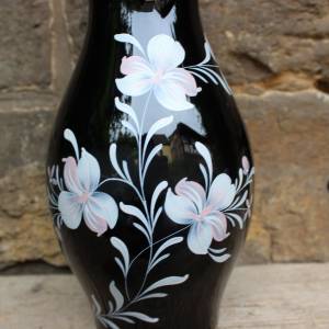 große Vase 29,5 cm Hyalithglas Schwarzglas Blumendekor Emaillefarben Handbemalt DDR Bild 5