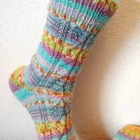 handgestrickte Socken, Größe 38/39, 4fach Sockenwolle, mit einem falschem Zopf außen, bunt, Mint, Pastell Bild 1