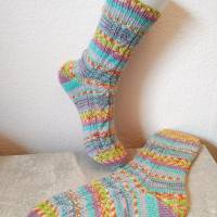 handgestrickte Socken, Größe 38/39, 4fach Sockenwolle, mit einem falschem Zopf außen, bunt, Mint, Pastell Bild 2