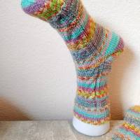 handgestrickte Socken, Größe 38/39, 4fach Sockenwolle, mit einem falschem Zopf außen, bunt, Mint, Pastell Bild 4