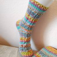 handgestrickte Socken, Größe 38/39, 4fach Sockenwolle, mit einem falschem Zopf außen, bunt, Mint, Pastell Bild 5