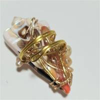 großer Ring Perlen an Muschel 55 x 25 mm handgemacht in wirework goldfarben crazy Handschmuck Bild 8
