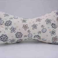 Leseknochen/Nackenkissen aus cremefarbenem Baumwollstoff mit grauen Blumen, handgearbeitet Bild 2