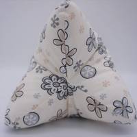 Leseknochen/Nackenkissen aus cremefarbenem Baumwollstoff mit grauen Blumen, handgearbeitet Bild 3