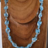 Glasperlenkette aus blau-kristallinen Glasoliven - ein Gruß vom Meer! Bild 2