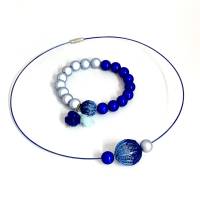 BICOLOR hellblau/königsblau - Halsreif und/oder Armband mit doppelt gestrickten Kugeln und magischen Leuchtperlen, einze Bild 5