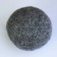 Filzball Wolle 6,2 cm waschbar handgemacht zum Spielen, Jonglieren, Handtraining, Entspannen Bild 2