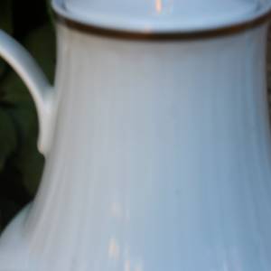 Kaffeekanne Teekanne weiß mit goldenem Knauf Henneberg Porzellan DDR GDR Bild 3