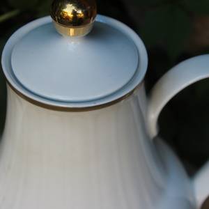Kaffeekanne Teekanne weiß mit goldenem Knauf Henneberg Porzellan DDR GDR Bild 5