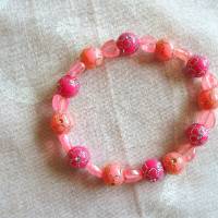 Perlenarmband in pink-rosa mit rosa Herzchen-Motivperlen Bild 10