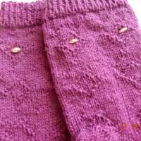 Handgestrickte lila Damensocken mit Muster Bild 3