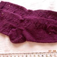Handgestrickte lila Damensocken mit Muster Bild 6