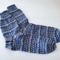 Handgestrickte große Socken in Gr. 44/45, Wollsocken Söckchen Ringelsocken Kuschelsocken, Strümpfe in grau und blau Bild 1