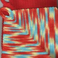 T0099 gehäkelt 2 Topflappen Untersetzer ca. 20 x 20 cm 100 % Baumwolle Handarbeit rot / rot blau gelb bunt Bild 1