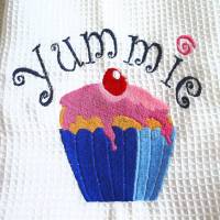 Geschirrtuch Yummie mit einem Muffin bestickt von Hobbyhaus Bild 2