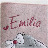 U-Hefthülle aus rosafarbenen Wollfilz mit Doodlestickerei Fanti mit Blume, personalisierbar Bild 4