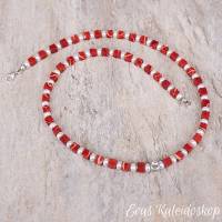 Schaumkoralle Würfelkette mit weißen Perlen Bild 4