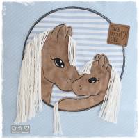 Kissen 40cmx40cm, hellblau/weiß mit Doodlestickerei Pferde, personalisierbar Bild 2