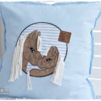 Kissen 40cmx40cm, hellblau/weiß mit Doodlestickerei Pferde, personalisierbar Bild 3