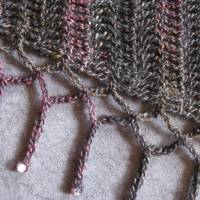 Schaltuch mit Perlenkante, aus weicher Wolle gehäkelt, Stola, Schal Bild 4
