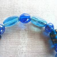 Glasperlenarmband in Blau-Türkis zeitlos schön handgemacht von Hobbyhaus Bild 3