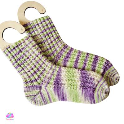 Socken, Größe 40/41, handgestrickt,  mit Lochmuster, handgefärbt, Farbe: Krokus