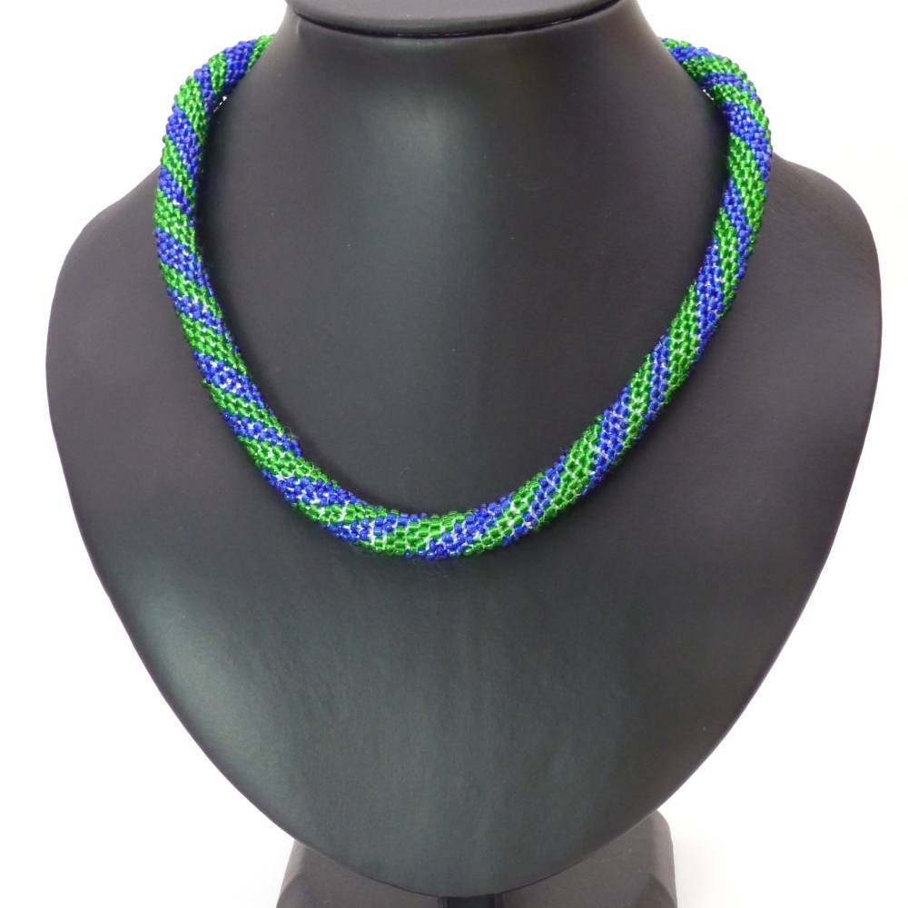 Häkelkette-blau grün-45 cm-gehäkelt-Glasperlenkette-Rocailles-Magnetverschluss-Collier-Häkelschmuck-Halskette Bild 1
