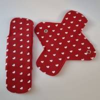 Waschbare Damenbinden, zweilagig - Zwei im Set - in rot-weiß "Herzchen" - von he-ART by helen hesse Bild 5
