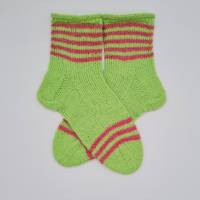 Gestrickte Socken mit Streifen in grün lachs, Gr. 38/39, handgestrickt, la piccola Antonella Bild 2