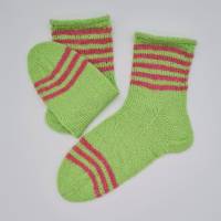 Gestrickte Socken mit Streifen in grün lachs, Gr. 38/39, handgestrickt, la piccola Antonella Bild 3