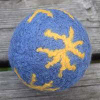 Filzball Rasselball Spielzeug hygienisch waschbar 8,3 cm Durchm. Bild 2