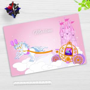 Schreibtischunterlage – Pferde mit Kutsche mit Wunschname – 60 x 40 cm – Schreibunterlage Kinder aus Premium Vinyl  – Ma Bild 1