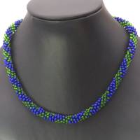 Häkelkette blau + grün 42 cm gehäkelte Glasperlenkette aus Rocailles mit Magnetverschluss Collier Häkelschmuck Halskette Bild 2