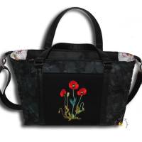 Bestickte personalisierte schwarze Tasche Stickerei Mohnblumen Handtaschen Umhängetaschen Schultertaschen Geschenkidee Bild 1